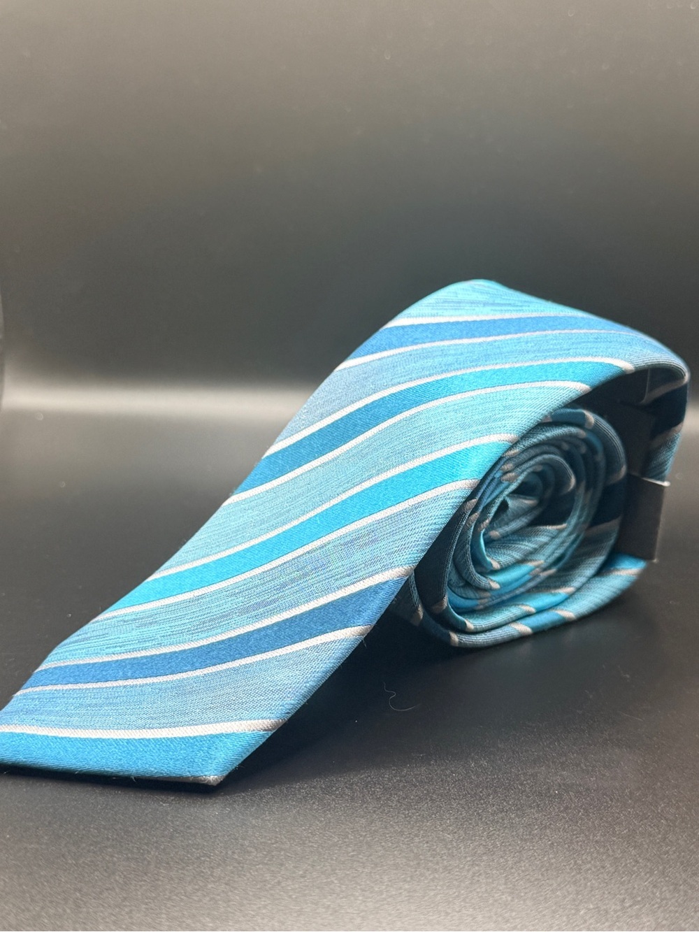 Kenneth Cole Reaction Slim Silk Tie Blue Silver Diagonal Striped